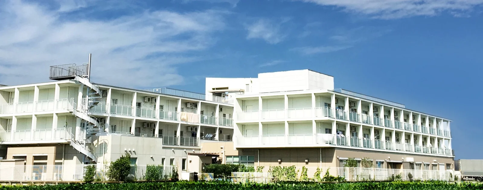 介護・医療施設で訪問美容を利用するイメージ